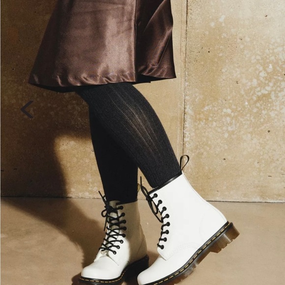 Doc Martins 1460 smooth leather lace up boot - Picture 3 of 6